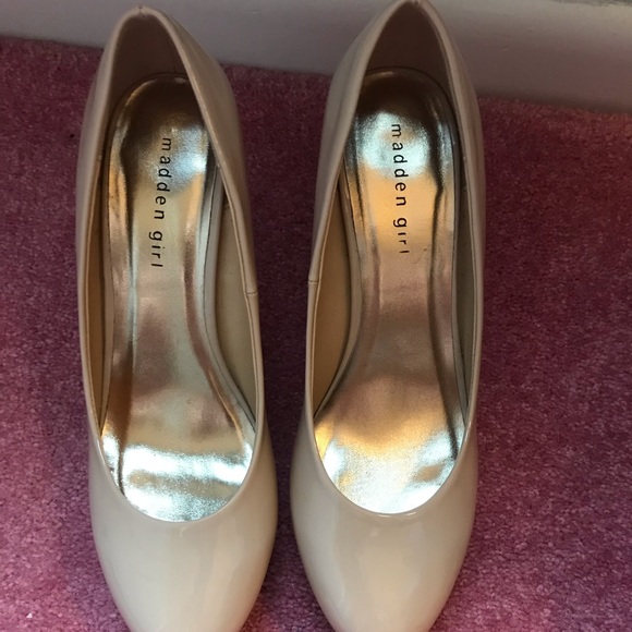 Nude Pumps - Picture 3 of 5